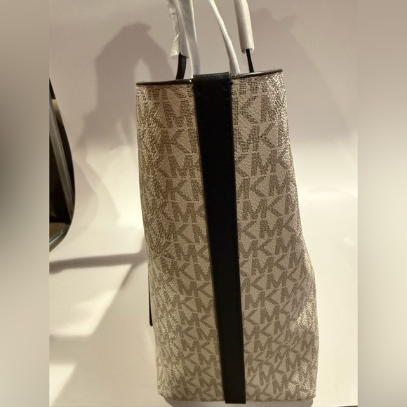 Michael Kors Two-Tone Navy and Cream Tote - Picture 4 of 9